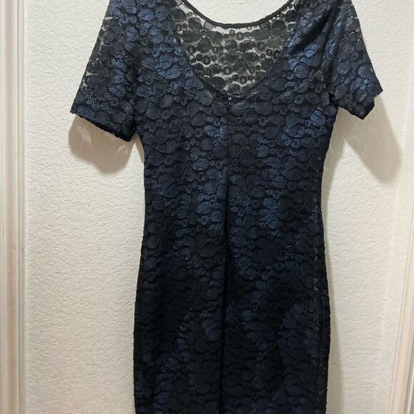 Belle Badgley Mischka navy lace overlay midi dress - Picture 7 of 10